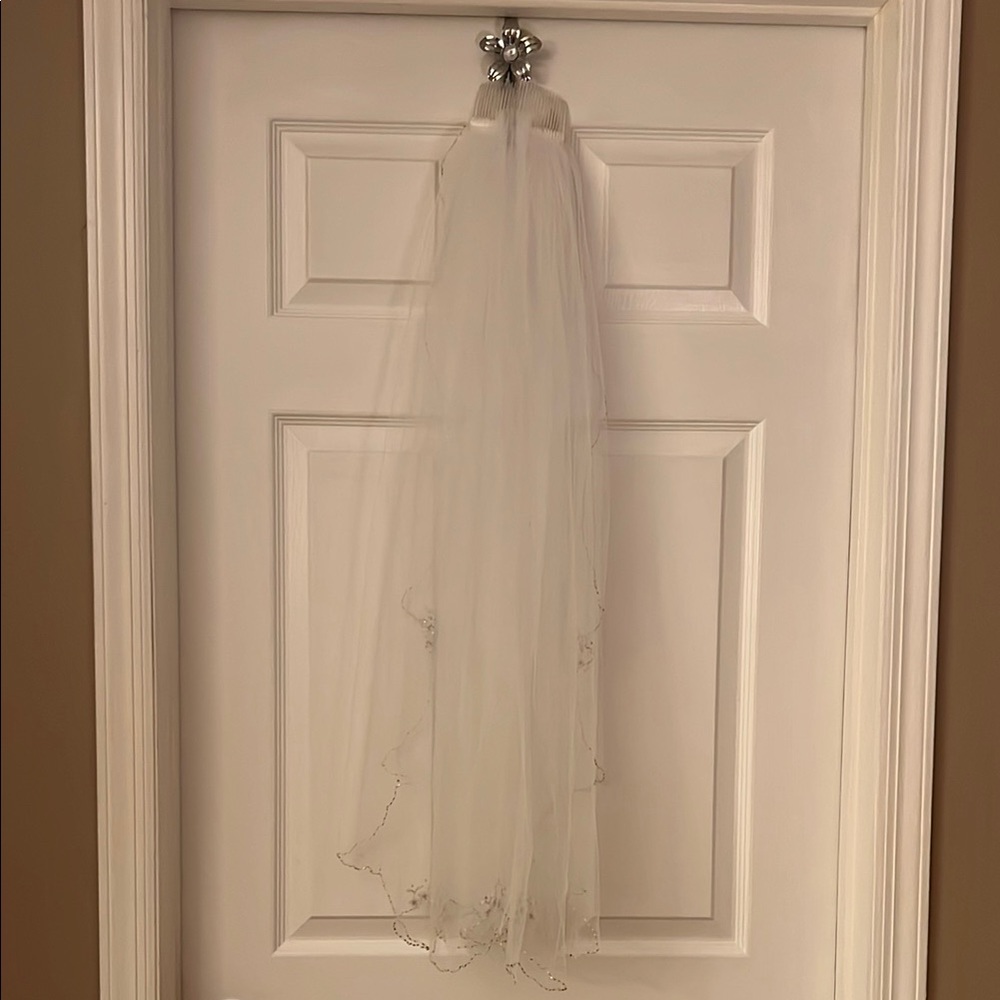 Elegant White Bridal Veil